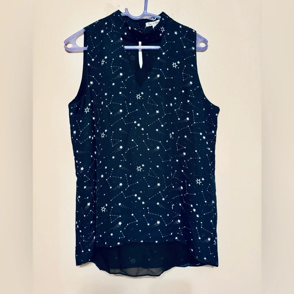 LAST CHANCE- Star blouse with triangle cutout over throat area. - Picture 2 of 6